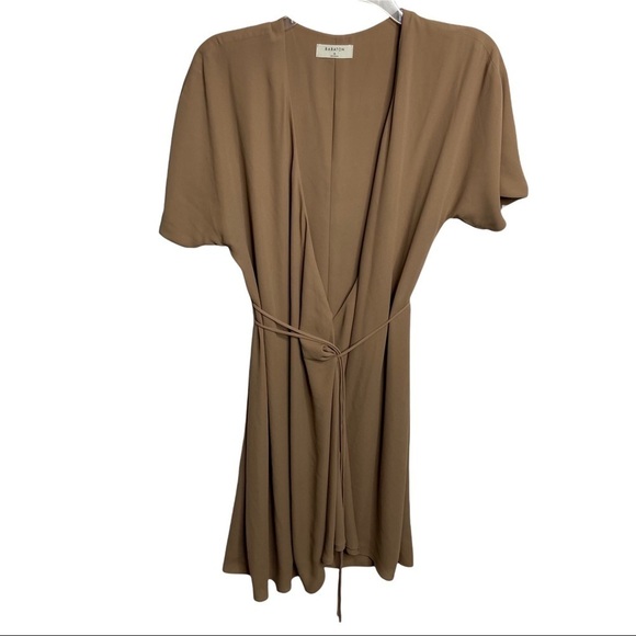 Aritzia Babaton Size Medium Brown Wrap Dress Short Sleeves Belted Polyester - Picture 2 of 6